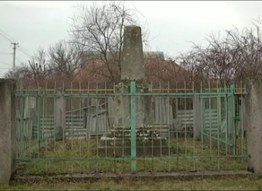 В селе на Закарпатье стоит старинная стела "Центр Европы"