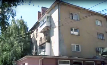 В многоэтажном доме в Ужгороде рушатся стены