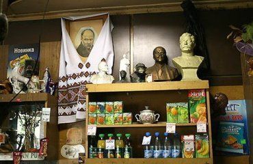 В Украине и сегодня можно купить сувениры советской символики