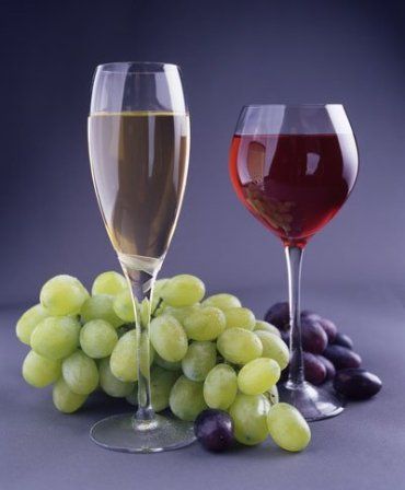 Основними виробниками виноградних вин є підприємства міста Берегова