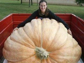 Учительница из штата Огайо (США) вырастила тыкву весом 782,5 кг