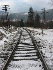 Из-за снегопадов остановили движение поездов
