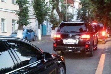 Кортеж генпрокурора Юрия Луценко нарушает правила дорожного движения