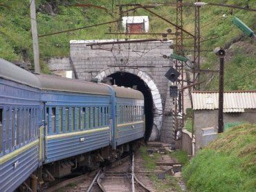 Движение поездов в Карпатах восстановлено