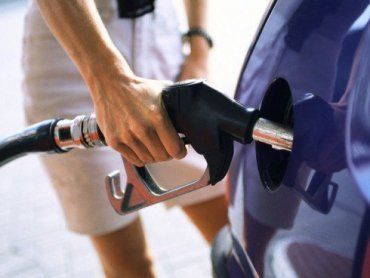 Средняя розничная цена за литр бензина по Закарпатью составляла 7,24 грн.