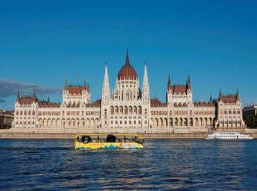 Зачем туристические автобусы топят в Дунае