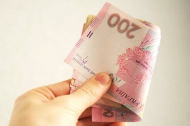 На конец года средняя зарплата в Украине составила 5230 гривен