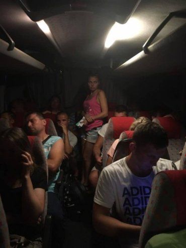 Дівчина із Одеси в Польщу їхала стоя в автобусі