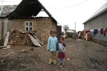Ромский лагерь в селе Холмок Ужгородского района Закарпатской области
