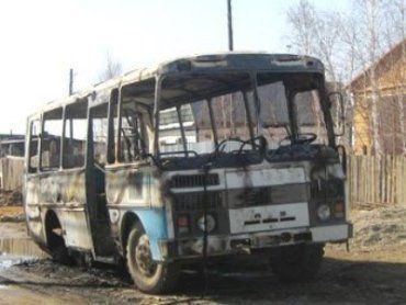 В Сваляве полностью сгорел автобус ПАЗ