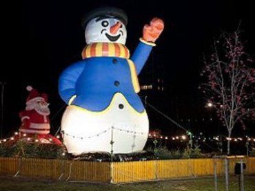 11 декабря в Риге у т/ц Alfa установлен самый большой снеговик в Европе