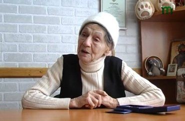 Закарпаття. 90-річна бабуся активно допомагає українській армії.