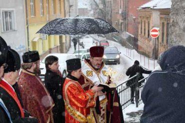 Владыка Милан открывает площадь имени Андрея Бачинского в Ужгороде
