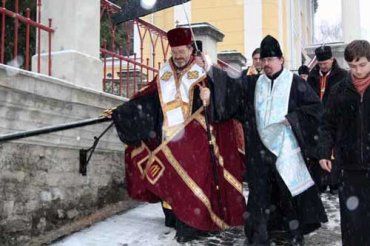 Владика Мілан відкриває площу імені Андрія Бачинського в Ужгороді