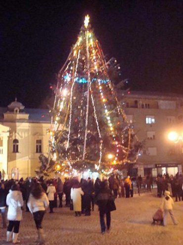 Новогоднюю елку зажгли в Мукачево