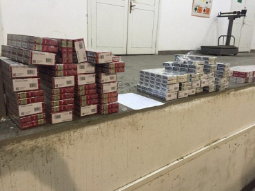 Украинец перевозил скрытые более 1400 пачек сигарет