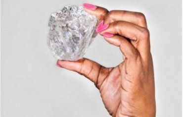 Возраст алмаза составляет от 2,5 млрд до более чем трех миллиардов лет