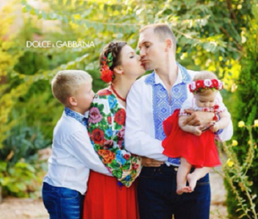Вы можете добавить свое собственное семейное фото и стать частью семьи DG