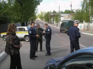 В Иршавском районе мотоцикл едва не попал в "мясорубку" двух легковушек