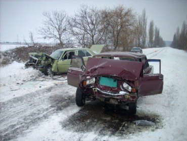 В аварии при въезде в город Виноградов погибли двое людей