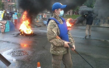 На Крещатике участники Майдана зажгли шины