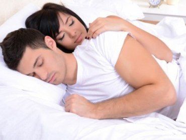 Пози закоханих під час сну цікаво розгадувати...