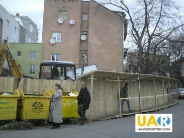В Ужгороде застраивают бывший общественный туалет по улице Капушанской