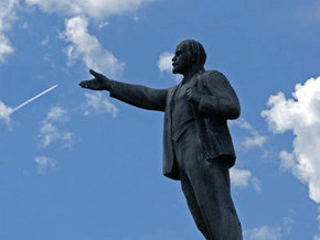 Ющенко хочет полностью демонтировать памятники и другие символы советской эпохи