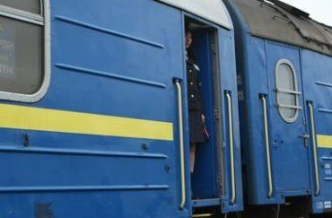 Сумка на железнодорожных путях остановила поезд "Киев-Ужгород"