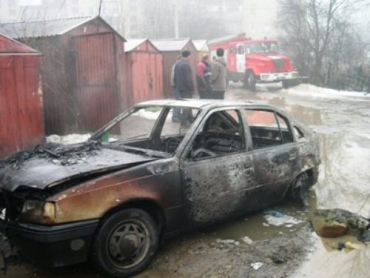 В Ужгороде сосед по гаражу вытащил водителя авто из огня