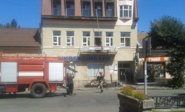 В Ужгороді встановлюють причини пожежі на площі Шандора Петефі.