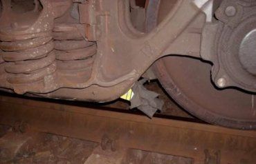 Пограничники в Закарпатье обнаружили контрабанду а в колесах поезда