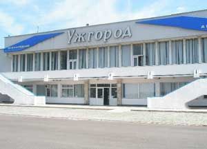 Ужгородский аэропорт "должен" Сергею Ратушняку почти 37 млн. грн.