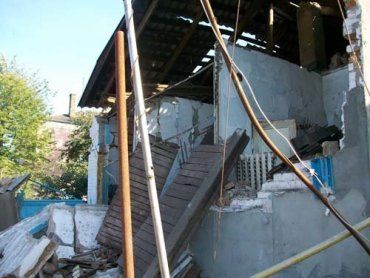 Дом в селе Бабын, где произошел взрыв, дал трещины