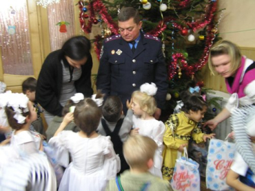В Закарпатье гаишники пожаловали на Новый год к детям
