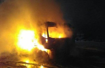 На трасі «Київ-Чоп» згоріла вантажівка з російськими номерами