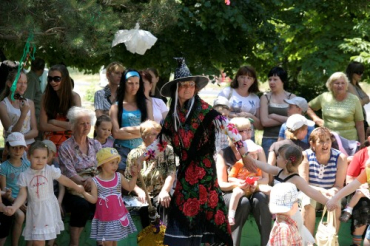 Депутати від Партії Регіонів організували свято дітям Ужгорода