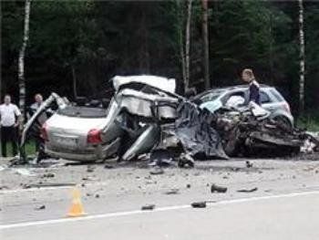 На трассе Киев-Ковель столкнулись Mazda и Mersedes-Benz: погибли трое человек