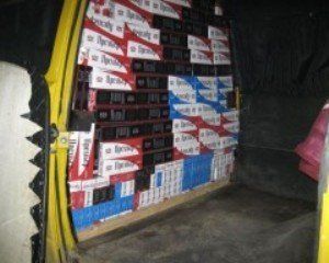 На Закарпатье выявили тайник "ничейных" 2500 пачек сигарет