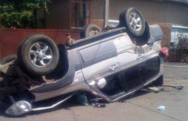 В Мукачево джип Hyundai Terracan перевернулся на крышу