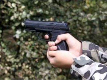 В Мукачево подросток нашел газовый пистолет и решил ограбить почтальона