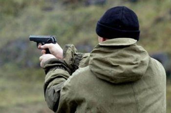 В Хустском районе пистолет в руках местных - уже не новинка!