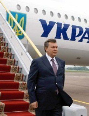 Виктор Янукович прилетел на Закарпатье с официальным визитом