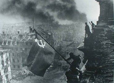 Водружение флага над Рейхстагом