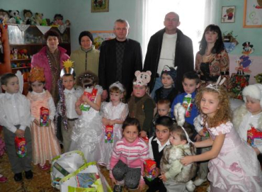 Глава МЧС Закарпатья М.Щербей поздравил детей с праздниками