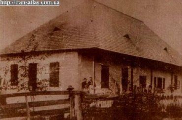 Історія освіти в селі Хижа починається з відкриття школи в 1867 році