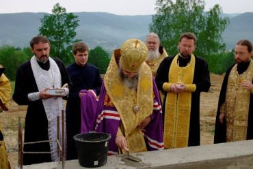 В Ворочево освятили фундамент храма православного монастыря