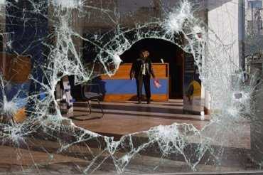 В Мукачево вор разбив витрину украл из магазина 10 шуб