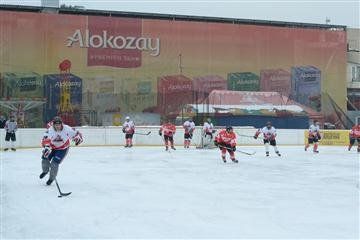 Ужгород. На льодовому полі «IceLand» відбулися три хокейні поєдинки