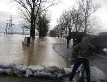 В Закарпатье уровень воды местами поднялся до 4 метров
